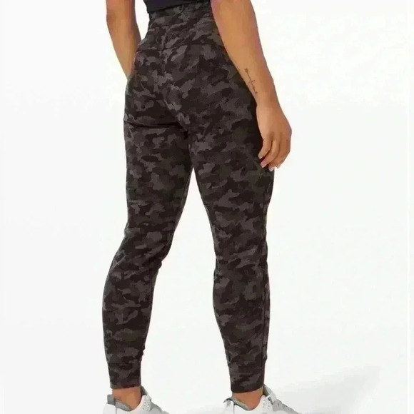 lululemon athletica Pants - Lululemon camo joggers size 2